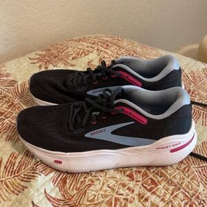 Brooks Ghost Max Black and Pink Athletic Shoes